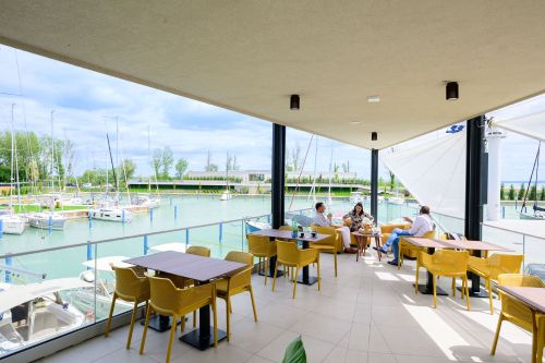 Ypsilon Restaurant